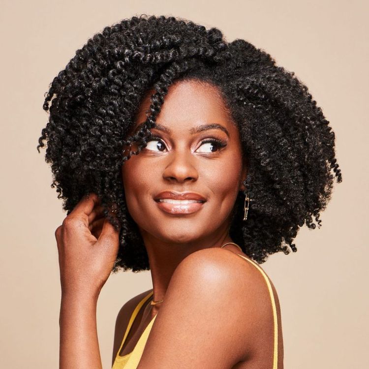 African Pride Moisture Miracle Aloe & Coconut Water Curl Milk & Detangler